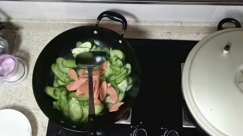 小瓜怎么做吃美食视频,家常小瓜新吃法，解锁美味新境界